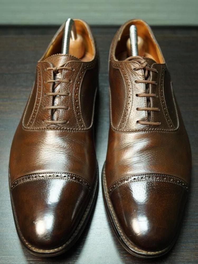 Полный уход с чисткой и восстановлением цвета кожаных мужских ботинок